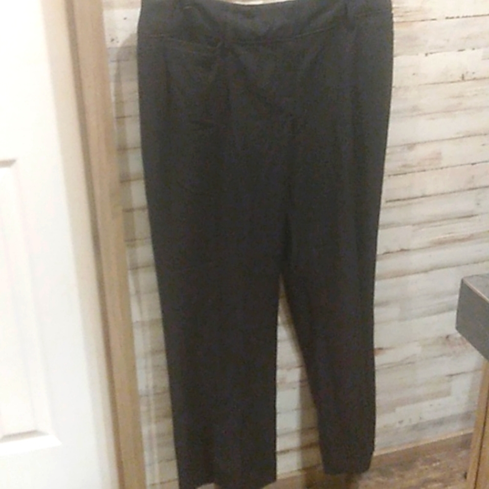 Larry Levine Petite women's dress pants.   Box 330